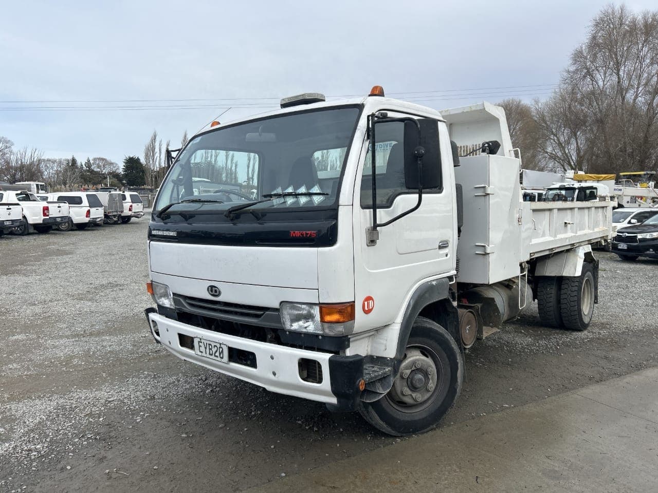 Nissan 5-ton tipper truck with reinforced steel tipping body